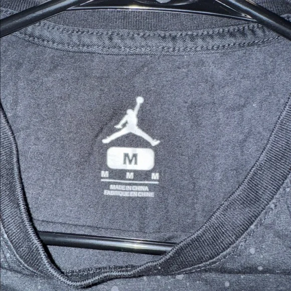 Michael Jordan graphic tee in Medium. EUC. No back hit. - Picture 2 of 2